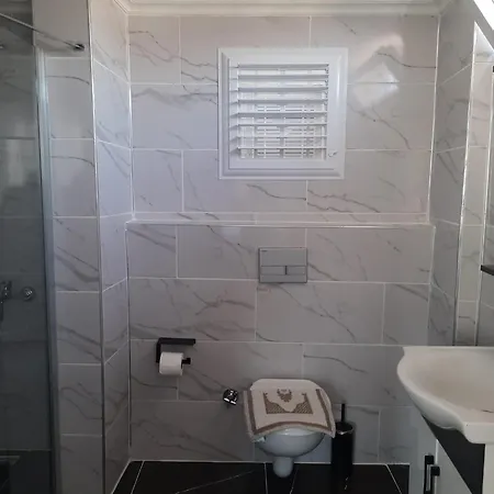 Ephesian & בית הארחה קוסדסי