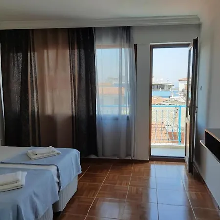 Ephesian & בית הארחה קוסדסי