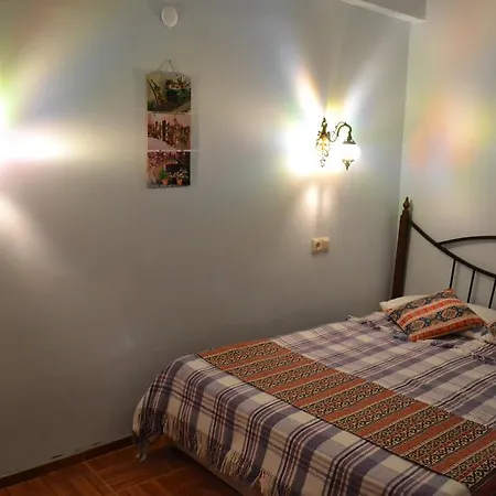 Ephesian & בית הארחה קוסדסי