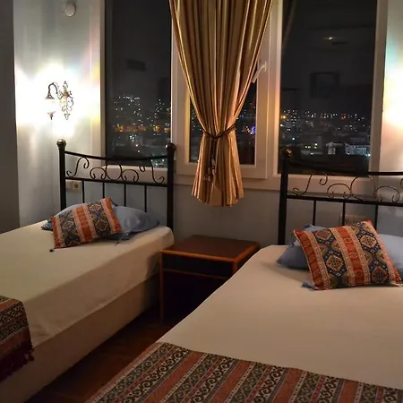 Ephesian & בית הארחה קוסדסי